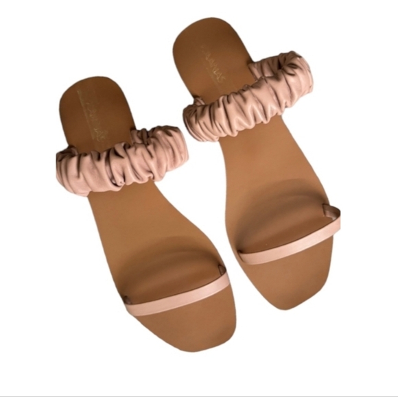 Kaanas Shoes - Anthropologie Kaanas Leather Scrunch Slide Sandal